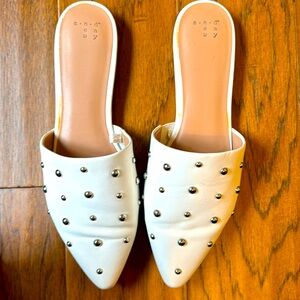 Cute white sandals with metal silver accents, Size 10, floor disply